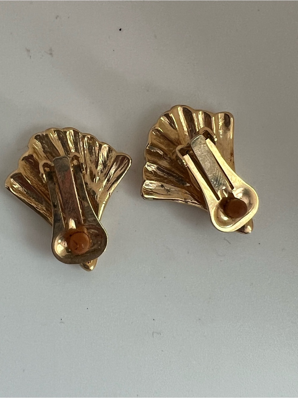 Vintage Gold Fan Clip-On Earrings Art Deco 80s Old Money Quiet Luxury Statement - Picture 2 of 5